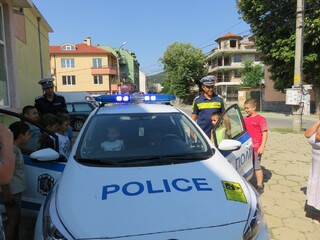 Пътна полиция запозна децата от читалище „Хаджи Димитър 1937” в Сливен с правилата за движение