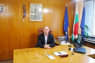 Две момичета от Сливен получиха награда за проявена доблест