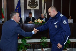 Полицаи и пожарникари с награди  за празника на Сливен  