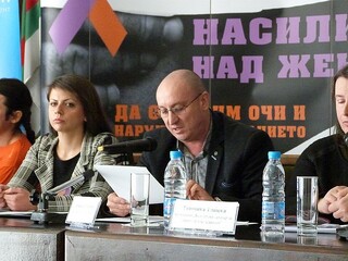 Началникът на РУ-Сливен с доклад за ролята на полицията по проблеми с домашното насилие на конференция “Насилието над жените: да отворим очи и нарушим мълчанието”