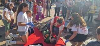Впечатляваща демонстрация на професионални умения на смолянските пожарникари в центъра на областния град