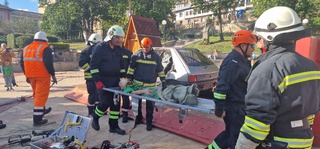 Впечатляваща демонстрация на професионални умения на смолянските пожарникари в центъра на областния град