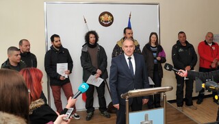 Директорът на ОДМВР-Смолян награди спасителите на пострадал 16-годишен скиор в КК Пампорово