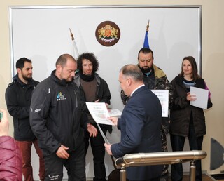 Директорът на ОДМВР-Смолян награди спасителите на пострадал 16-годишен скиор в КК Пампорово