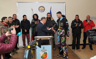 Директорът на ОДМВР-Смолян награди спасителите на пострадал 16-годишен скиор в КК Пампорово