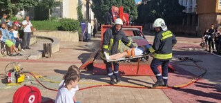 Атрактивна демонстрация на смолянските пожарникари в центъра на областния град.