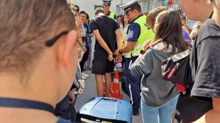 С беседа и съвместна акция с ученици, ОДМВР-Смолян отбеляза 29 юни - Ден на безопасността на движение по пътищата.