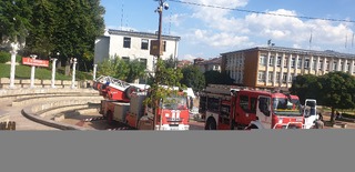 Пожарникарите с атрактивна демонстрация в центъра на Смолян