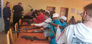 С атрактивно занимание, стрелба с малокалибрено оръжие  завърши обучението на участниците от „Детска полицейска академия“ при Областна дирекция МВР и Районно управление- Смолян.