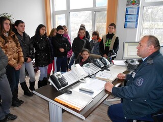 Учениците от Детска полицейска академия при ОУ “Стою Шишков” - с. Търън гостуваха в РУП – Смолян