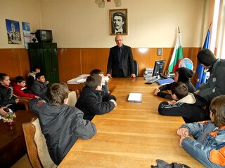 Учениците от Детска полицейска академия при ОУ “Стою Шишков” - с. Търън гостуваха в РУП – Смолян