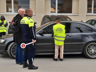 Доброволците от Детско полицейско управление към РУ – Ихтиман се включиха в кампанията "Посланията на есенния лист"