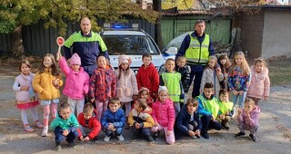 Малчугани от Божурище участваха в урок по безопасност на пътя