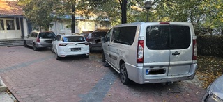 Първият автовоз с 8 иззети автомобила потегли от РУ-Самоков към обособения паркинг в с. Петърч