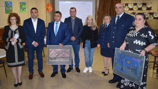 Ръководни служители в МВР проведоха среща-разговор с гимназисти от Етрополе