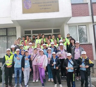 Членовете на Детското полицейско управление в Червен бряг гостуваха на "колегите" си от Етрополе