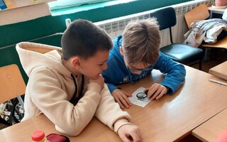 Четвъртокласници от Етрополе се учиха да откриват следи на местопроизшествие