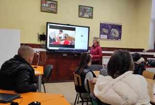 Беседи с ученици от Етрополе по въпросите за пътната безопасност и агресията в училище