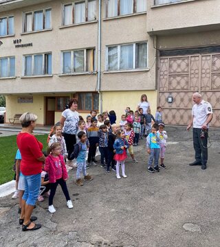 Деца от Годеч гостуваха в местната пожарна служба