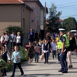 Полицейските служители бдят за сигурността и безопасността на пътя в първия учебен ден