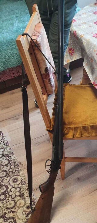 Ловни оръжия и боеприпаси без разрешителни и документи за произход са иззети от частен адрес в Етрополско