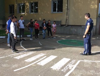 Ученици от Ихтиман с полезни напътствия за безопасна ваканция