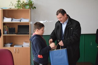 Ученици от Етрополе с награди в конкурса за детска рисунка „Аз и моето Детско полицейско управление“