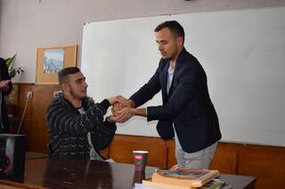 Кампанията „ШОФИРАНЕ = ОТГОВОРНОСТ“ бе представена пред гимназисти от Етрополе