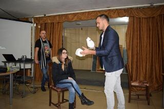 Кампанията „ШОФИРАНЕ = ОТГОВОРНОСТ“ бе представена пред гимназисти от Етрополе
