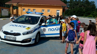 Служители на РУ- Костенец проведоха практическо занятие с децата от Центъра за обществена подкрепа в Долна баня