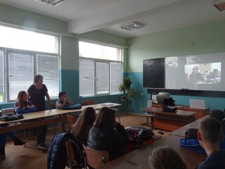 Инспекторите от Детска педагогическа стая при ОДМВР- София разясняват в беседи с ученици превенцията на сексуалната експлоатация на деца.