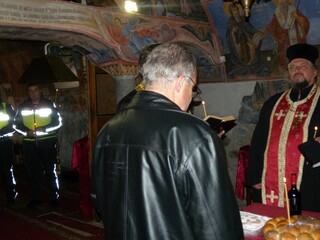 Заупокойни молитви за всички жертви на ПТП се отслужиха в храмовете в Софийска област