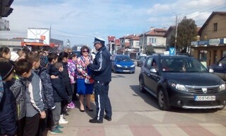 „Пътят не е състезателна писта!” призоваха четвъртокласници от Самоков по време на практическо занятие по безопасност на движението