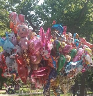 В деня на детето за най-малките бе осигурена възможност да разгледат полицейски автомобил и мотопед