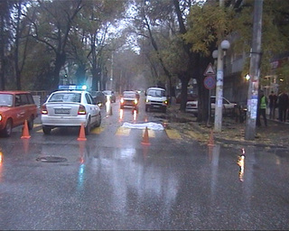 Автобус прегази 76-годишна жена на сигнализирана пешеходна пътека пред училище