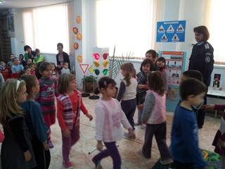Познавам и спазвам правилата за безопасно придвижване