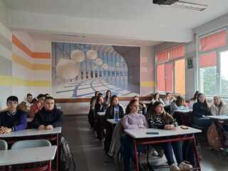 Продължават превантивните беседи на полицейски инспектори в училищата на областта  по темата за безопасността на пътя