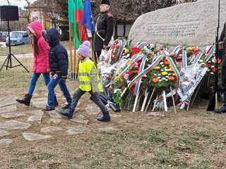 Директорът на областната дирекция и началникът на РУ-Търговище участваха в тържественото честване на годишнината от Освобождението на гр. Търговище