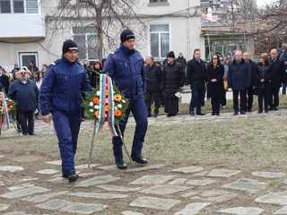 Директорът на областната дирекция и началникът на РУ-Търговище участваха в тържественото честване на годишнината от Освобождението на гр. Търговище