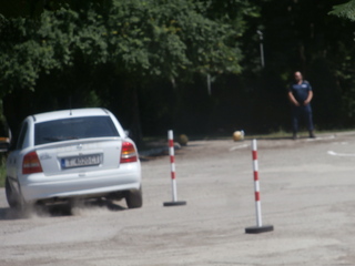 Полицаи и пожарникари се състезаваха на динамична стрелба,тенис на маса, майсторско управление на автомобил и мини футбол в чест на професионалния си празник