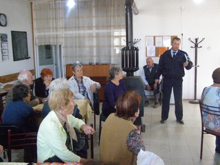 Полицейски инспектор отново припомни рисковете да бъдат въведени в заблуждение хора от третата възраст на среща в гр. Омуртаг