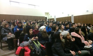 180 гимназисти от Търговище разговаряха в областната дирекция  за безопасността на движението с пътни полицаи