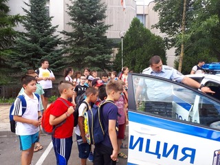 Над 30 деца от образователен център в областния град гостуваха на полицаите от РУ-Търговище