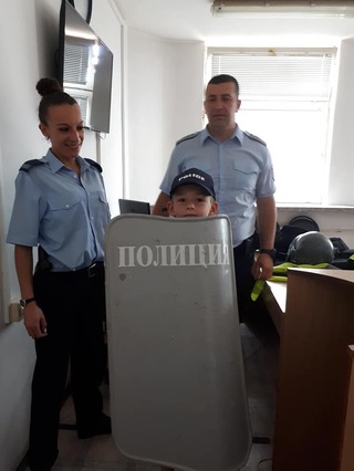 Над 30 деца от образователен център в областния град гостуваха на полицаите от РУ-Търговище