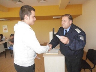 340 нови водачи на МПС са получили шофьорските си книжки в сектор „Пътна полиция“ от началото на годината