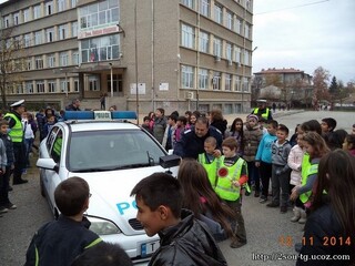 С беседи с пътни полицаи, изложба и викторина отбелязаха Седмицата на пътната безопасност в търговищки училища
