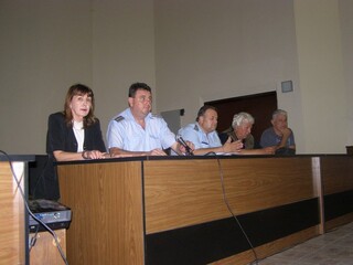 Пътни полицаи и ученици от три търговищки гимназии разговаряха как да бъде избегнато рисковото управление на мотопеди и мотоциклети