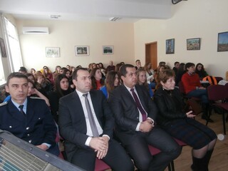 Плакет за активно участие в реализиране на проект за превенция на ОД МВР-Търговище бе връчен на директора на II СУ в гр. Търговище