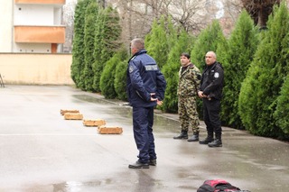 Видински полицаи участваха в практическо занятие на гимназисти