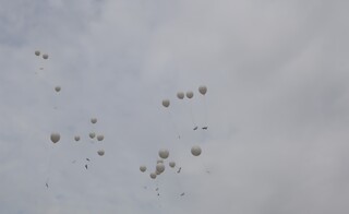 Бели балони с послания „Остани жив! Пази живота!“ полетяха в небето над Видин